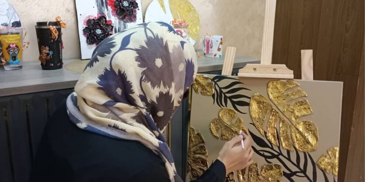 تحولات فنية عديدة لم تُنسِ شدى بامدهف شغفها بالفن التشكيلي
