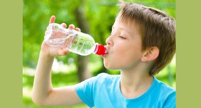 “سموم في عبوات”.. زجاجات المياه البلاستيكية تهاجم البنكرياس