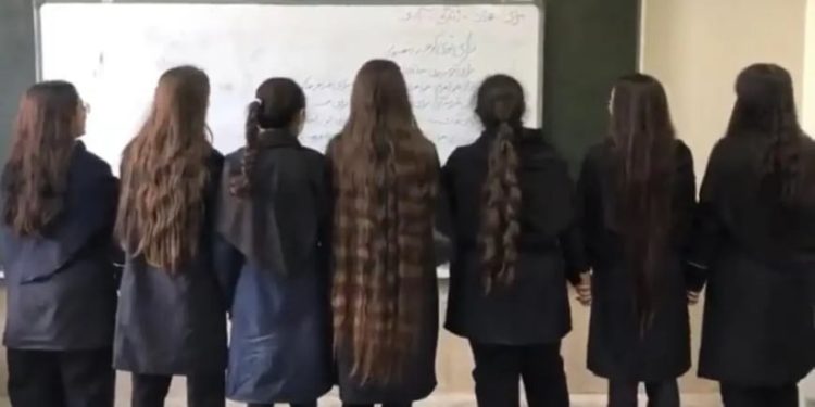 حملة اعتقالات لنساء بروجهلات كردستان وإيران