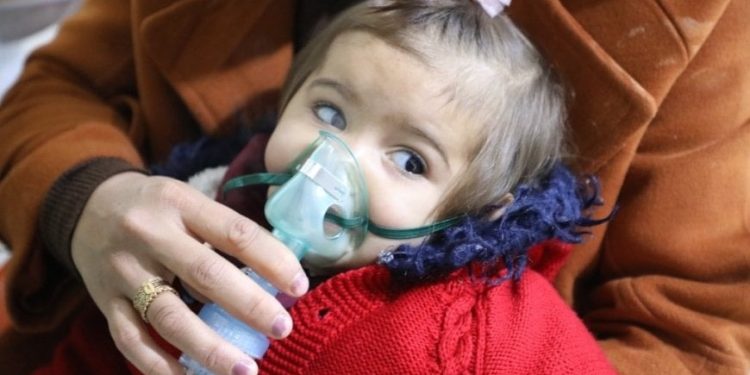 صيدلاني: مرضى يفقدون حياتهم يومياً في كوباني بسبب نقص الأدوية