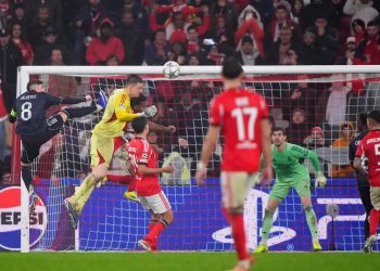 دراما جنونية.. بنفيكا يُسقط ريال مدريد ويرافقه لملحق “الأبطال”