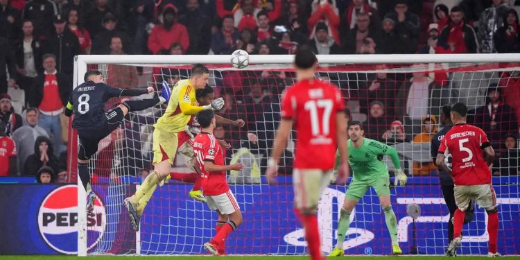دراما جنونية.. بنفيكا يُسقط ريال مدريد ويرافقه لملحق “الأبطال”