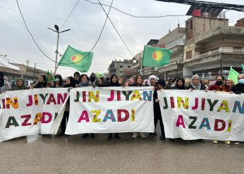 ​دعماً ليوم التحرك العالمي لحماية ثورة المرأة.. مؤتمر ستار ينظم وقفة تضامنية