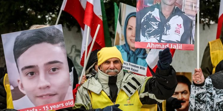 مقتل 29 شخصاً واعتقال 1203 خلال الاحتجاجات بروجهلات كردستان وإيران