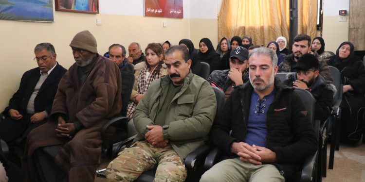عوائل الشهداء تُعيد صياغة الديمقراطية بالقراءة والتدريب