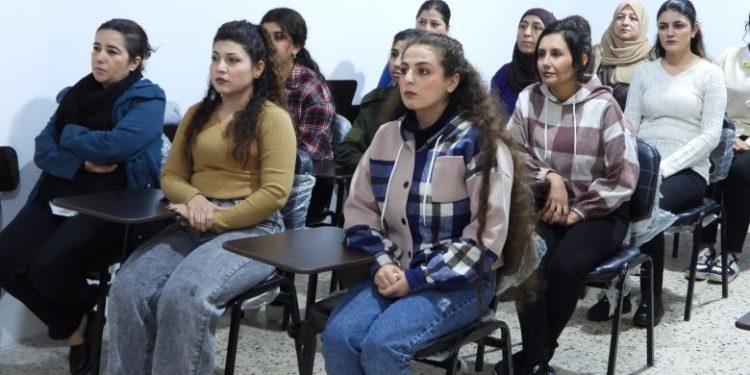 التدريب الفكري النسوي في إقليم شمال وشرق سوريا.. عام من التمكين وترسيخ الفكر الديمقراطي