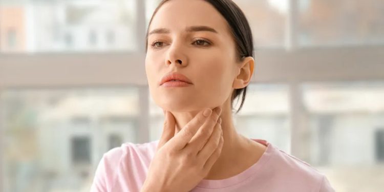 طرق لتهدئة التهاب وجفاف الحلق في الصباح
