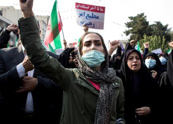 الاحتجاجات في إيران.. شرارة الغضب المتجدد بقيادة المرأة