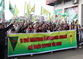 أهالي كوباني يحيون ذكرى انتصارها عبر مسيرة جماهيرية حاشدة