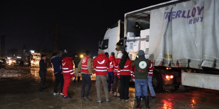 الهلال الأحمر الكردي يواصل دعمه للمهجرين بمساعدات طبية وإغاثية