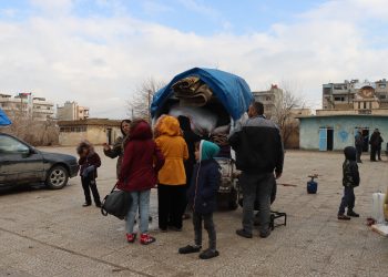 بين الجدران الباردة ونقص المساعدات.. أزمة إنسانية تهدد مهجري مراكز الإيواء