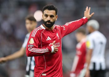 هل يعود للدكة؟… سيناريو 2012 يفتح الجراح القديمة بين صلاح وسلوت