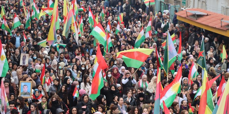 الكردستانيون وأحرار العالم: تلبية نداء النفير العام والمقاومة وجهت أنظار العالم نحو روج آفا وأثبتت للعالم أن الكرد لا يستسلمون