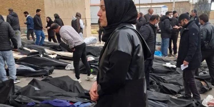 محاكمات قاسية بحق معلمات في إيران وتهديدهن بالإعدام