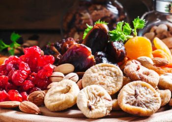 الفواكه المجففة.. كنز رمضان الصحي على مائدة الإفطار