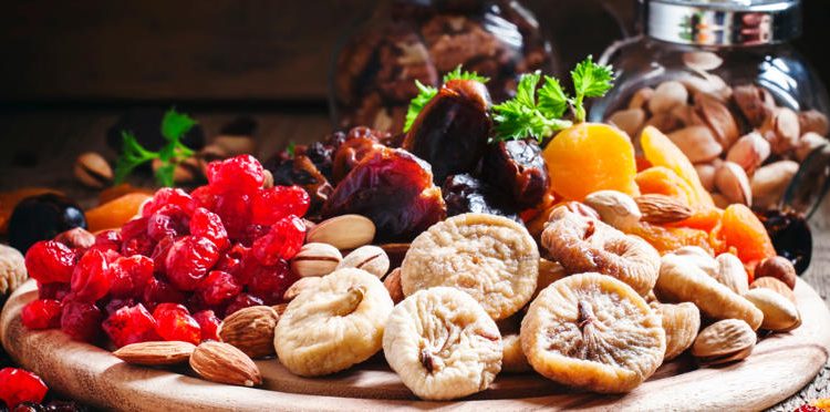 الفواكه المجففة.. كنز رمضان الصحي على مائدة الإفطار