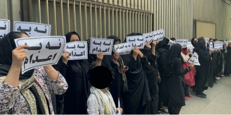 النظام الإيراني يعدم السجينة شهلا دولت آبادي في سجن كرمان