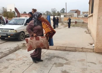 معاناة متفاقمة لمرضى وكبار السن في مراكز الإيواء