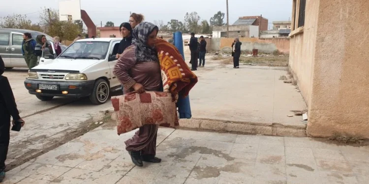 معاناة متفاقمة لمرضى وكبار السن في مراكز الإيواء