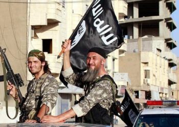 حين تتبدل الأقنعة ولا يتغير الإرهاب.. عودة داعش إلى الرقة