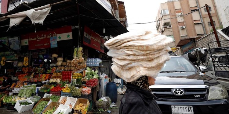 تكاليف المعيشة تُرهِق محدودي الدخل في الساحل السوري
