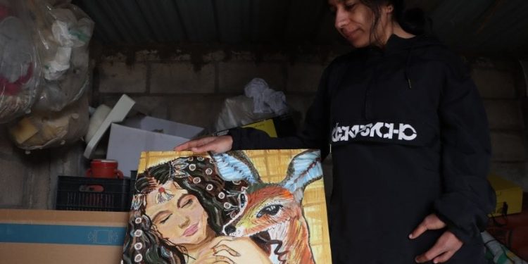 تغلّبت على عجزها بالتعبير عن نفسها بالرسم