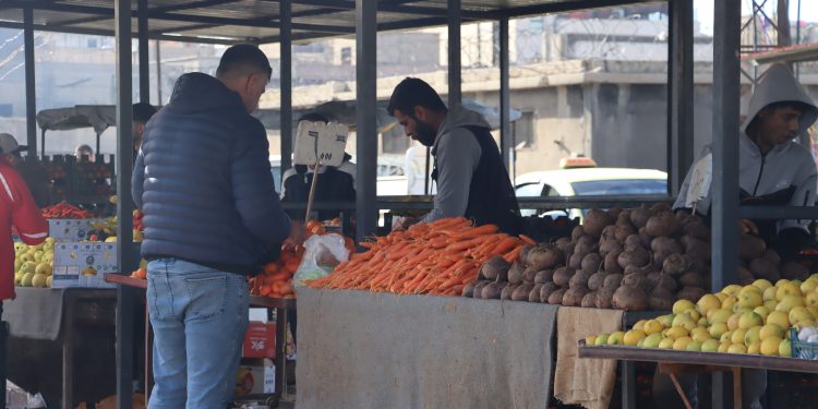 رغم انخفاض أسعار الخضار والفواكه… تبقى مرتفعة للأُسر محدودة الدخل