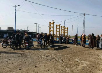 احتجاجات غاضبة بدير الزور رفضاً لإغلاق حراقات النفط البدائية