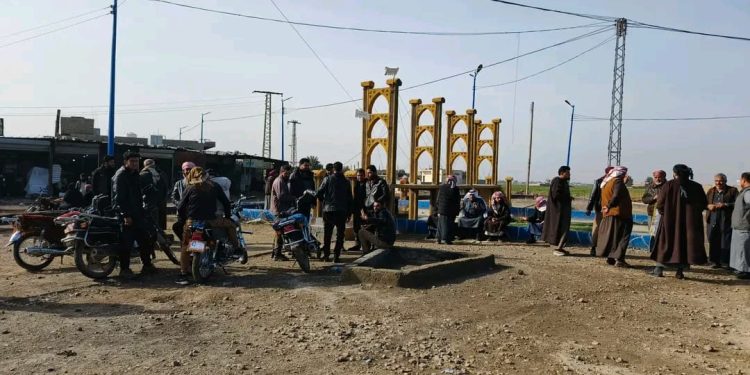 احتجاجات غاضبة بدير الزور رفضاً لإغلاق حراقات النفط البدائية