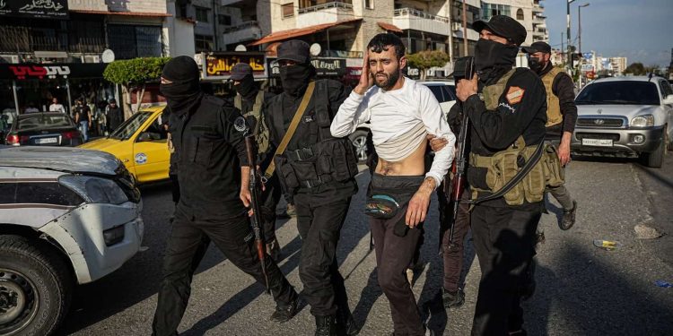 منذ سقوط النظام البائد وحتى شباط 2026.. مقتل 1405أشخاص بطابع انتقامي في سوريا