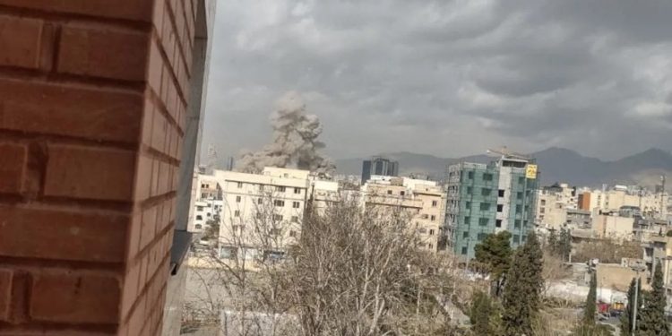 إسرائيل توجه ضربة استباقية لثلاثين موقعاً إيرانياً