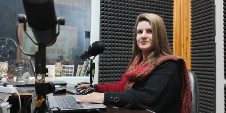 اليوم العالمي للإذاعة.. المرأة في الإذاعة ذاكرة الصوت الحي لمقاومة روج آفا