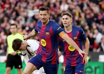 ليفاندوفسكي يحدد وجهته خارج برشلونة.. وموقف صارم من دوري روشن