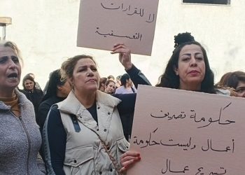 فصل آلاف الموظفين يُثير غضباً واسعاً في الشارع السوري