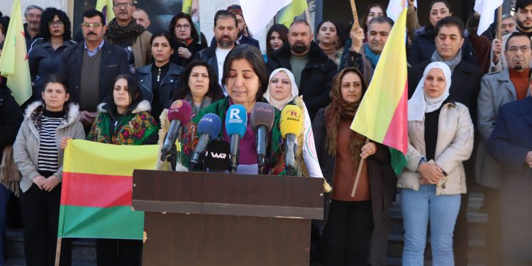 فنانون كُرد يؤكدون وقوفهم خلف حُماة روج آفا وشعبها