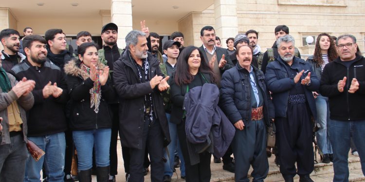 فنانون وصحفيون وافدون إلى روج آفا: وحدة الكرد… تأكيد الهوية واستمرار المقاومة