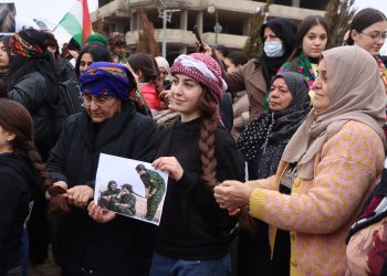 الضفيرة التي تهز عروش القتلة