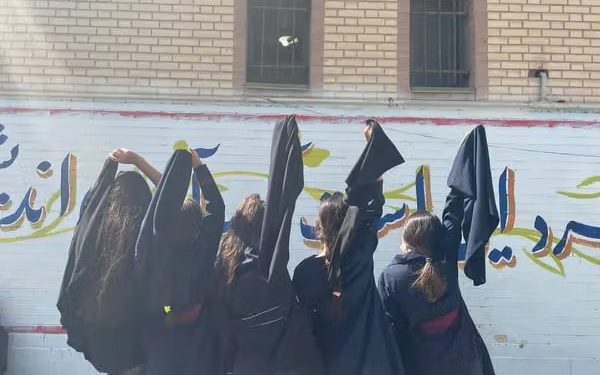 اعتقال ثلاث نساء وطفلة خلال الاحتجاجات