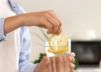عادة صباحية بسيطة.. تأثيرها قد يحسن ضغط الدم