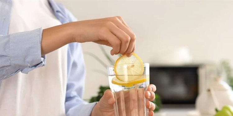 عادة صباحية بسيطة.. تأثيرها قد يحسن ضغط الدم