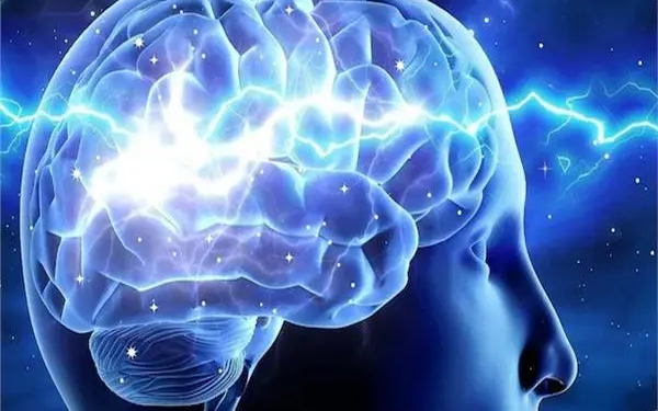 سبع عادات يومية تضعف دماغك من دون أن تنتبه