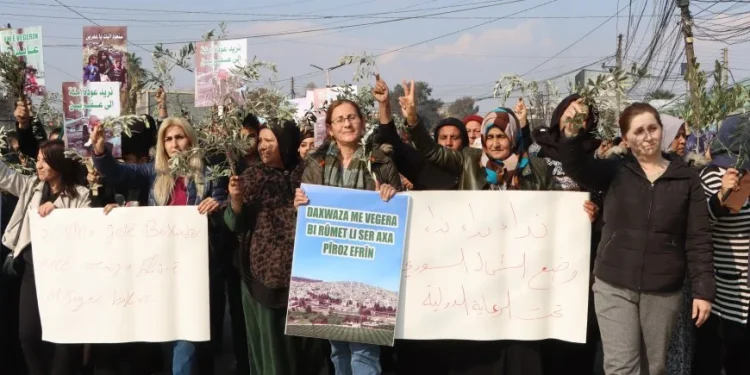 عفرين في ذاكرة التهجير.. شهادات نساء توثق الفقدان وتتمسك بحق العودة