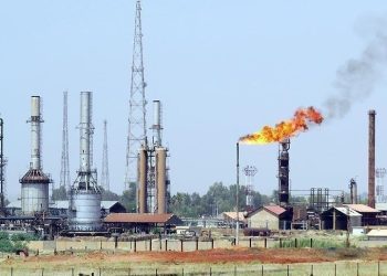 تراجع إنتاج النفط العراقي بنحو 60% في ظلِّ استمرار إغلاق مضيق هرمز