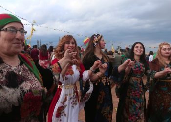 في يومه.. الزي الكردي اعتزاز قومي وذاكرة ثقافية تصونها النساء