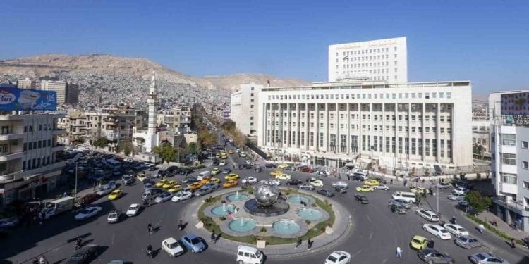 تأخر صرف الرواتب في مؤسسات الحكومة المؤقتة يُزيد من تفاقم أزمة المعيشة