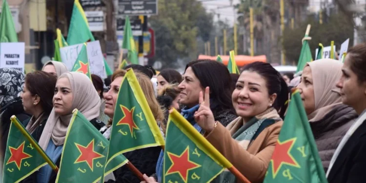 المرأة والنضال الفكري والعسكري.. خطوة نحو التغيير والحرية