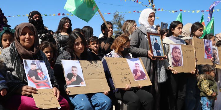عوائل الأسرى بكوباني: نطالب الكشف عن مصير أبنائنا وإطلاق سراحهم