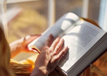 الزمن في الأدب.. سيرٌ في أفقٍ ساكن
