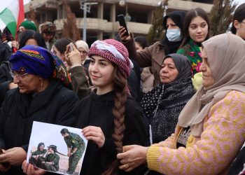 من الضفيرة في الثقافة الكردية إلى الحناء المغربية.. رموز نسوية للتعبير والمقاومة