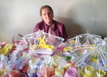 مع اقتراب عيد الأكيتو … نساء سريانيات يحيين التراث بمعرض للأعمال اليدوية في الحسكة